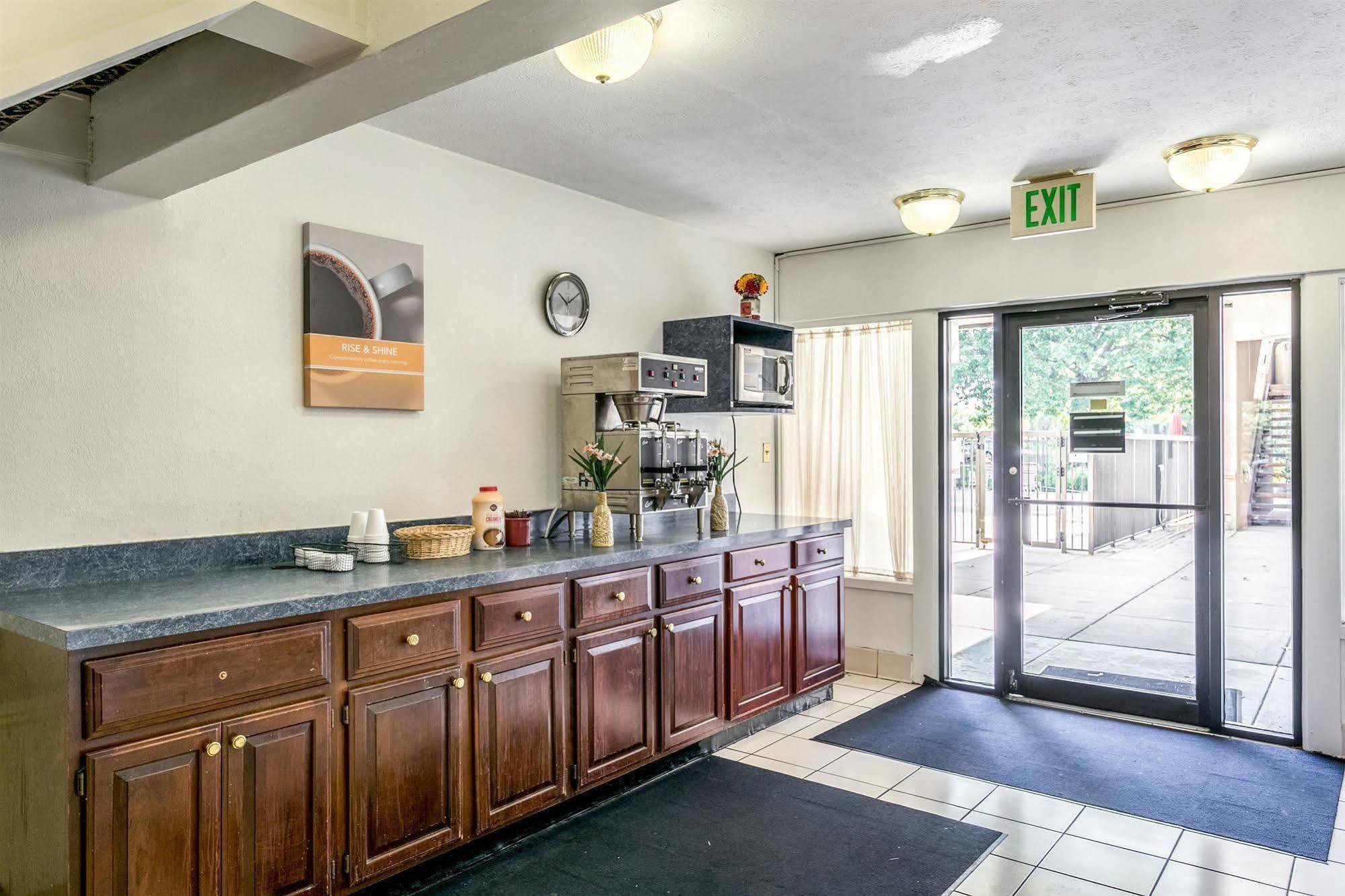 Americas Best Value Inn Edgewood, Md ภายนอก รูปภาพ