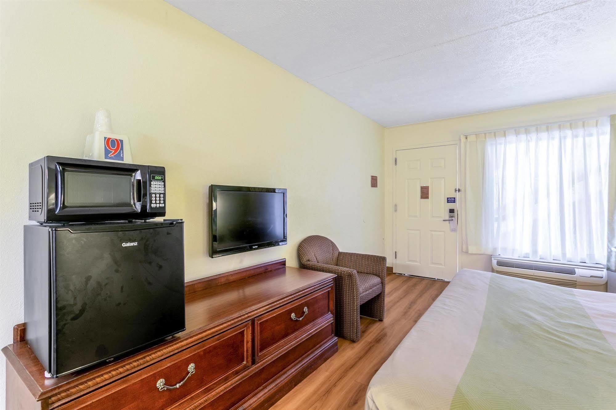 Americas Best Value Inn Edgewood, Md ภายนอก รูปภาพ