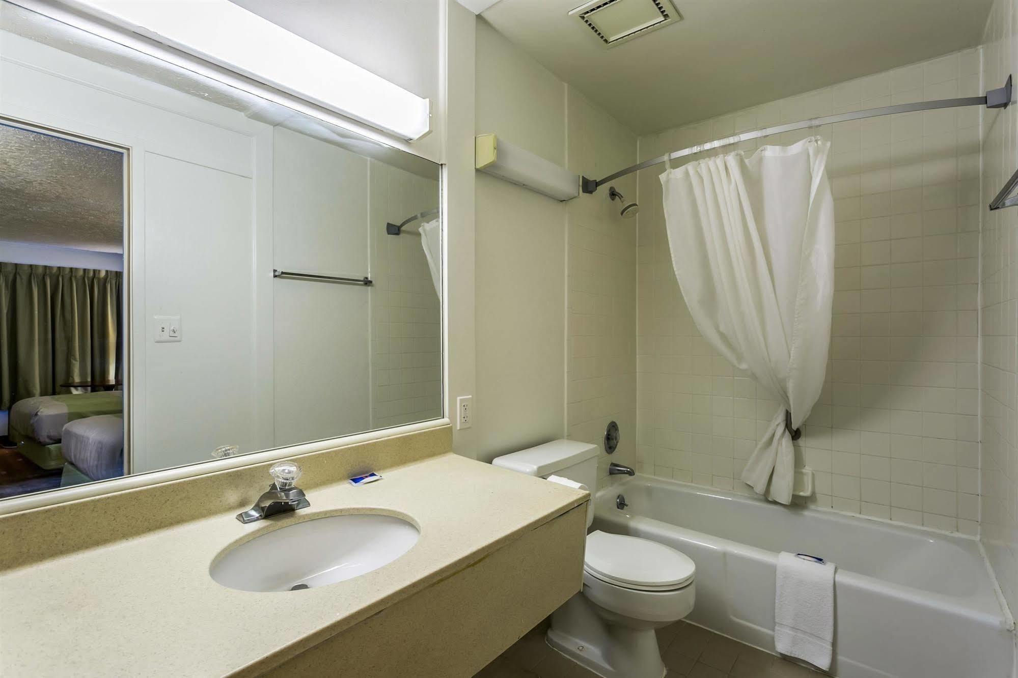 Americas Best Value Inn Edgewood, Md ภายนอก รูปภาพ