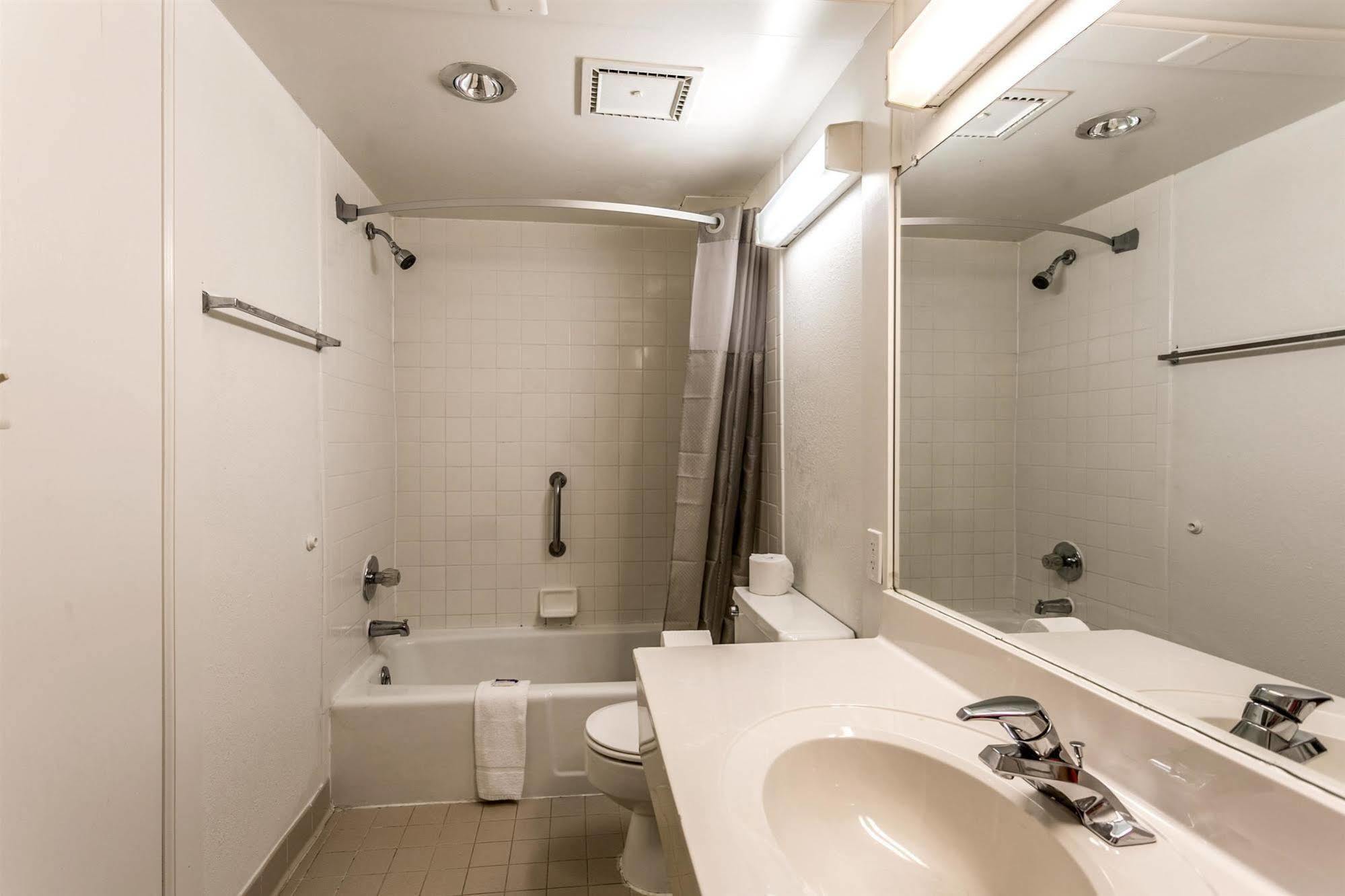 Americas Best Value Inn Edgewood, Md ภายนอก รูปภาพ