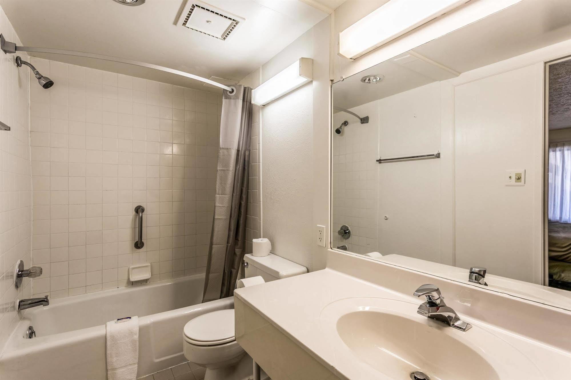 Americas Best Value Inn Edgewood, Md ภายนอก รูปภาพ